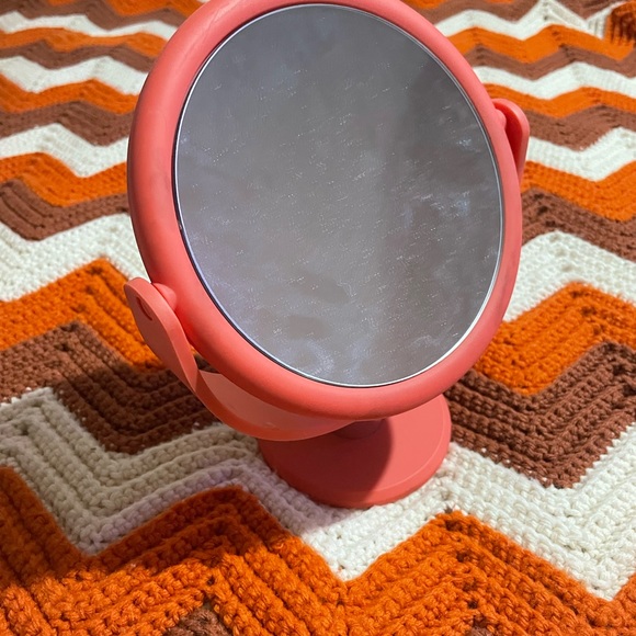 Magnifying vanity mirror - Picture 3 of 3